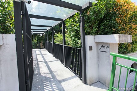 Lloyd's Inn - Image 20