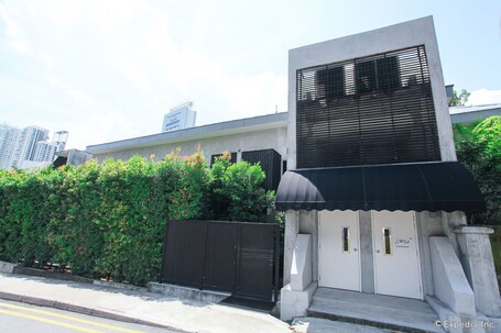 Lloyd's Inn - Image 13