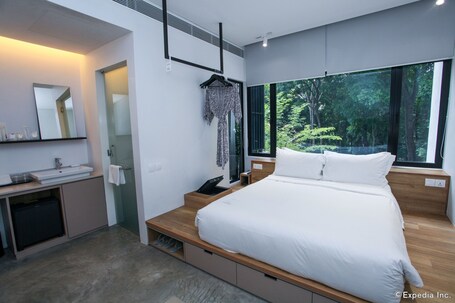 Lloyd's Inn - Image 33