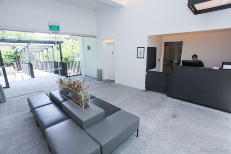 Lloyd's Inn - Image 23