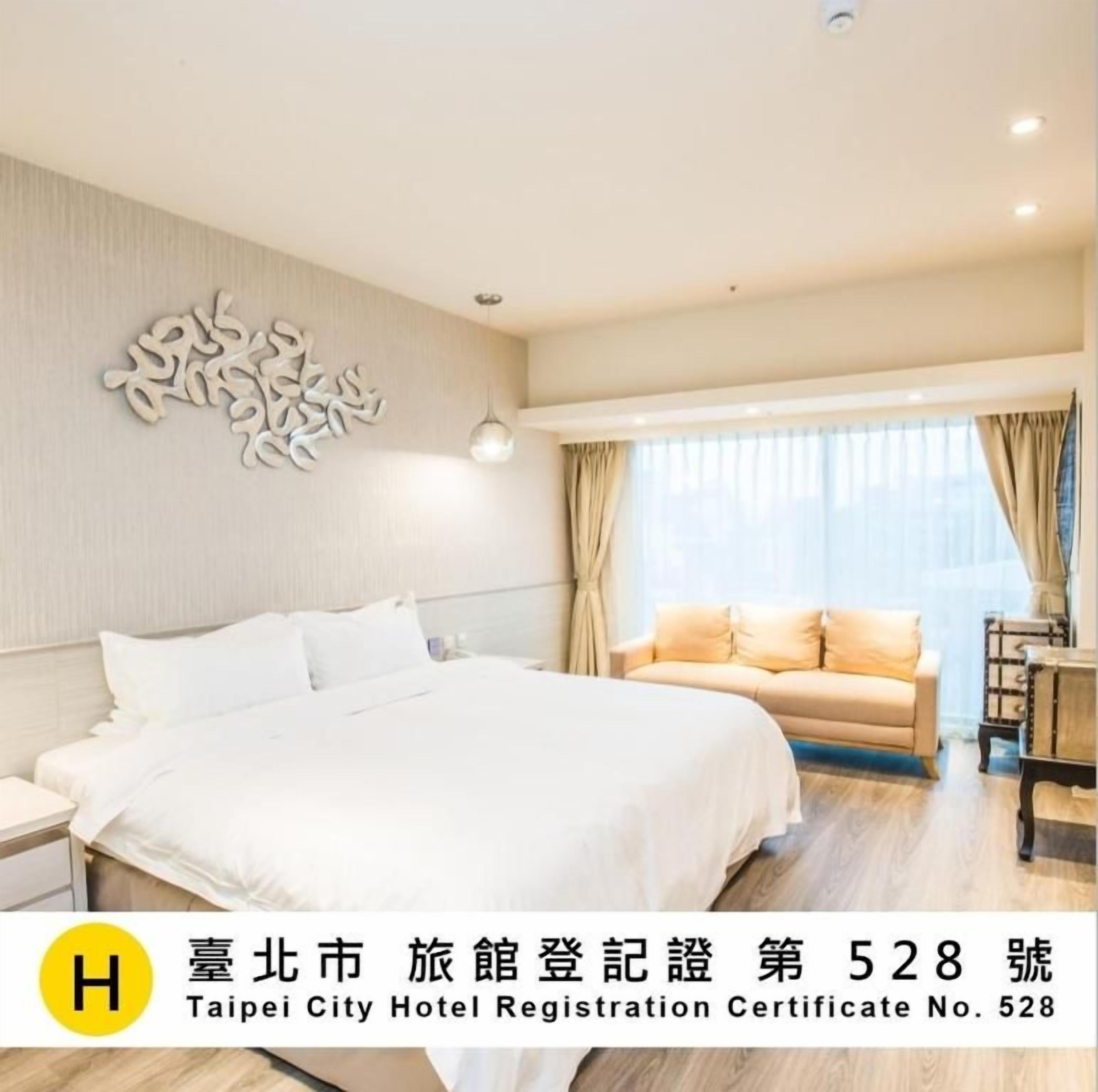 Superior Double Room (Extreme Sassy) | In-room safe, WiFi (free), bed sheets