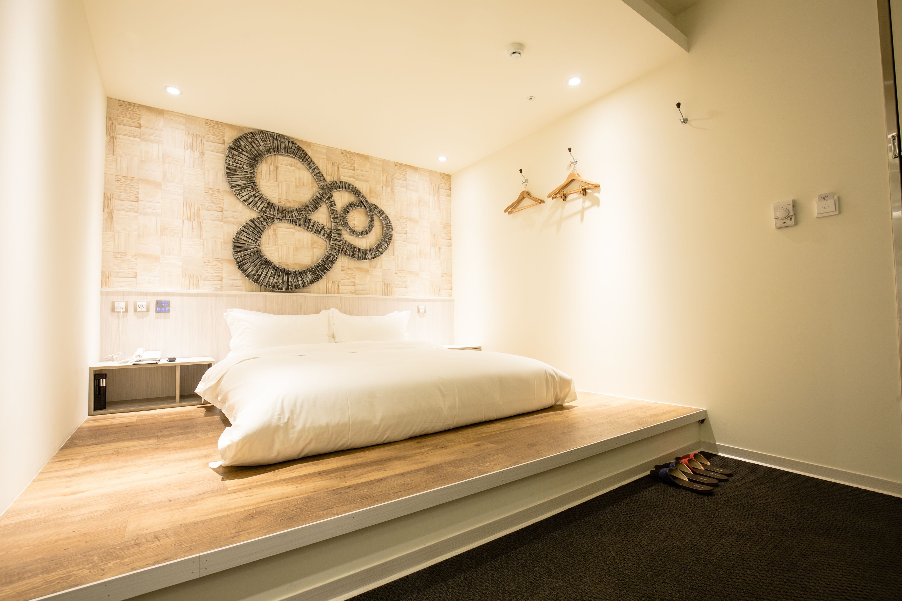 in-room safe, free wifi, bed sheets