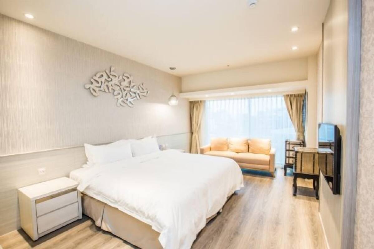 Cofres nos quartos, Wi-Fi de cortesia, roupa de cama