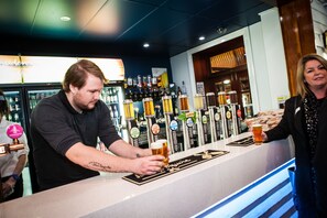 4 bares o lounges 