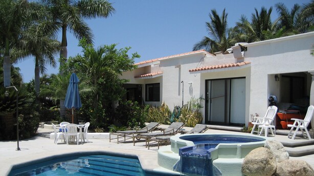 Outdoor pool, pool umbrellas, sun loungers