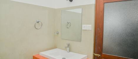 Villa, 3 Bedrooms | Bathroom | Shower, free toiletries, hair dryer, towels