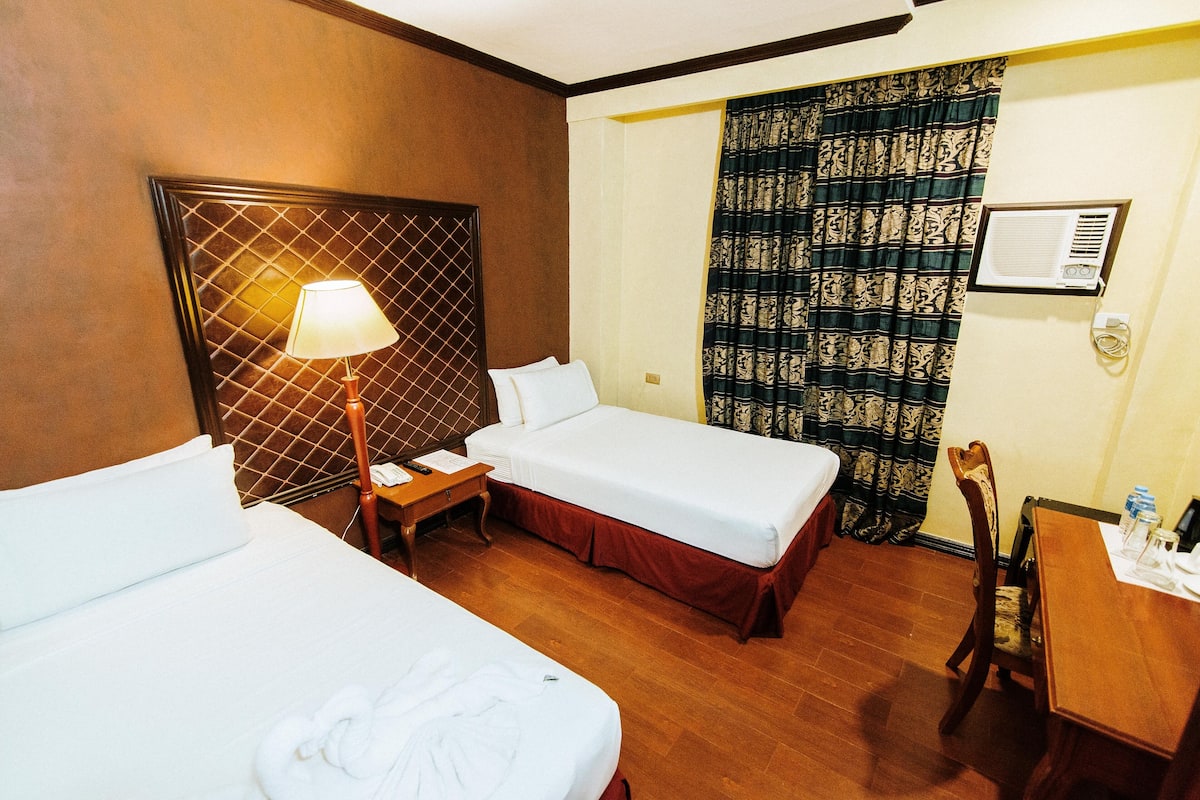 Standard Twin Room | In-room safe, desk, soundproofing, rollaway beds (surcharge)