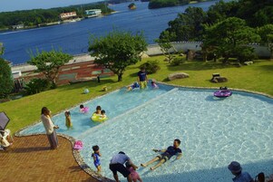 Children’s play area – outdoor