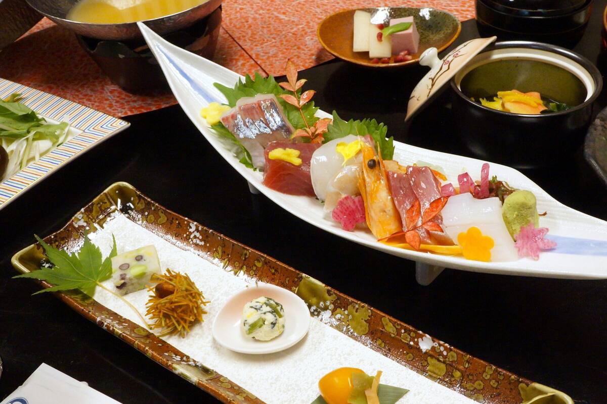 Quarto standard, um futon, para não fumantes, vista para o mar (6 kinds Sashimi Kaiseki dinner) | Edredons de pluma, cofres nos quartos, escrivaninha, cortinas blackout