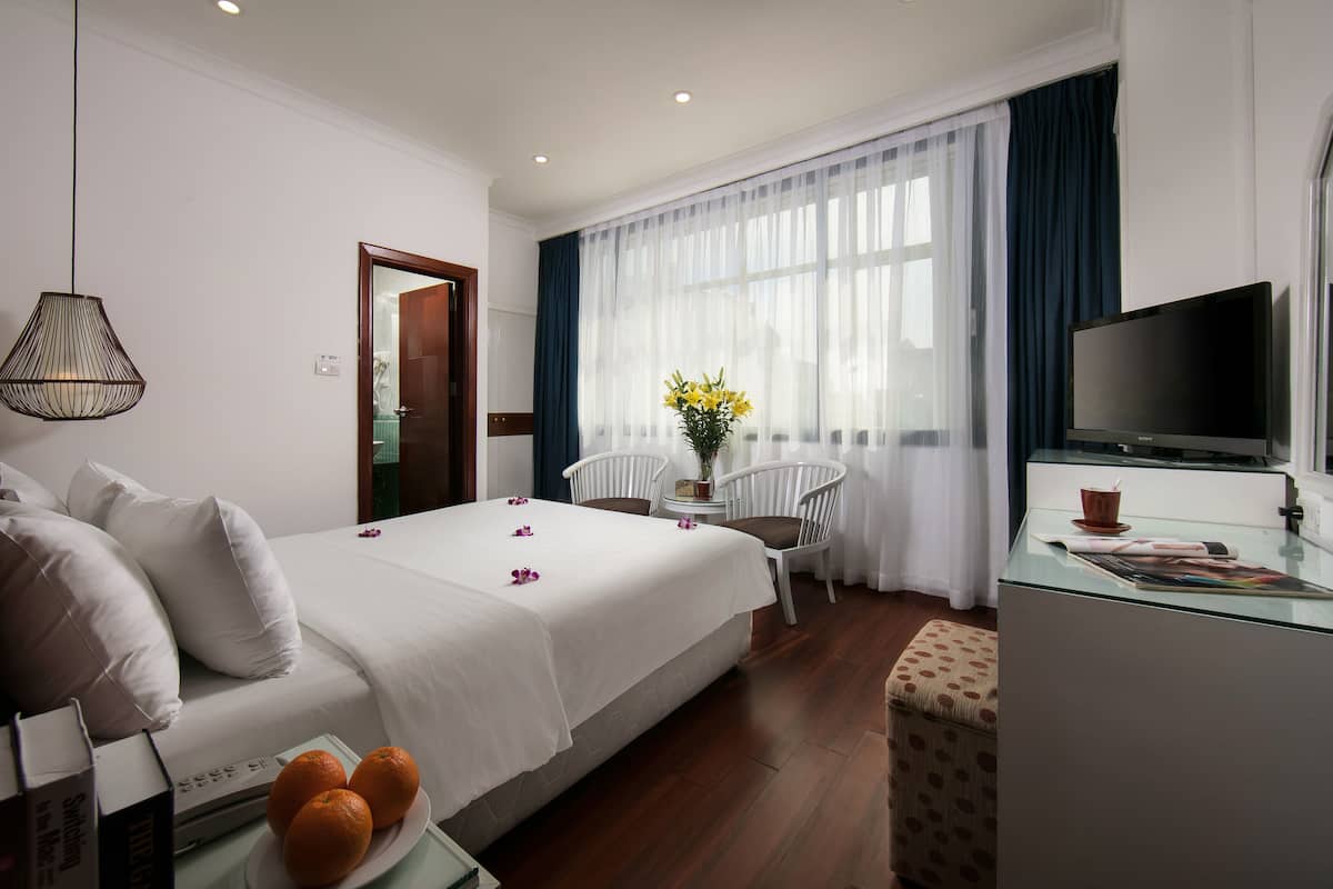 Deluxe Double or Twin Room, 1 Bedroom, City View | Minibar, in-room safe, desk, rollaway beds