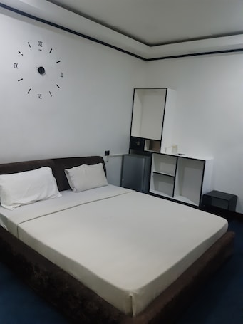 Luxury Room, 1 King Bed, Non Smoking. 999 Hotel