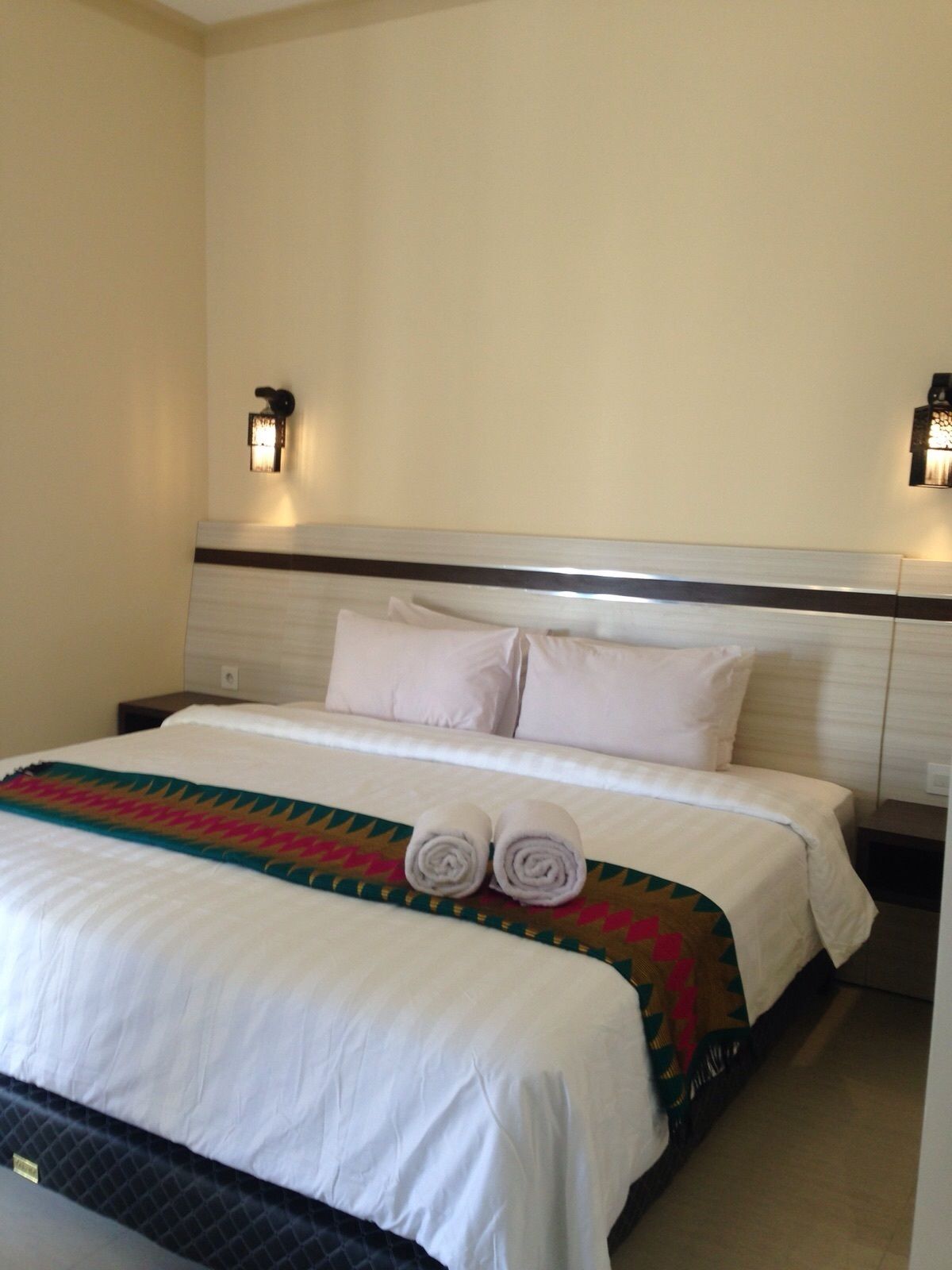 Superior-Zimmer | Schreibtisch, Verdunkelungsvorhänge, Zustellbetten, kostenloses WLAN