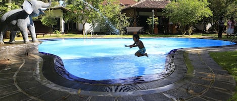 Outdoor pool, pool loungers