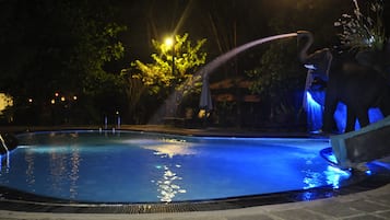 Outdoor pool, pool loungers