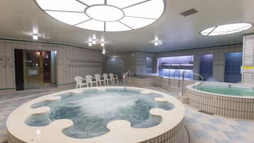 Sauna, spa tub, steam room