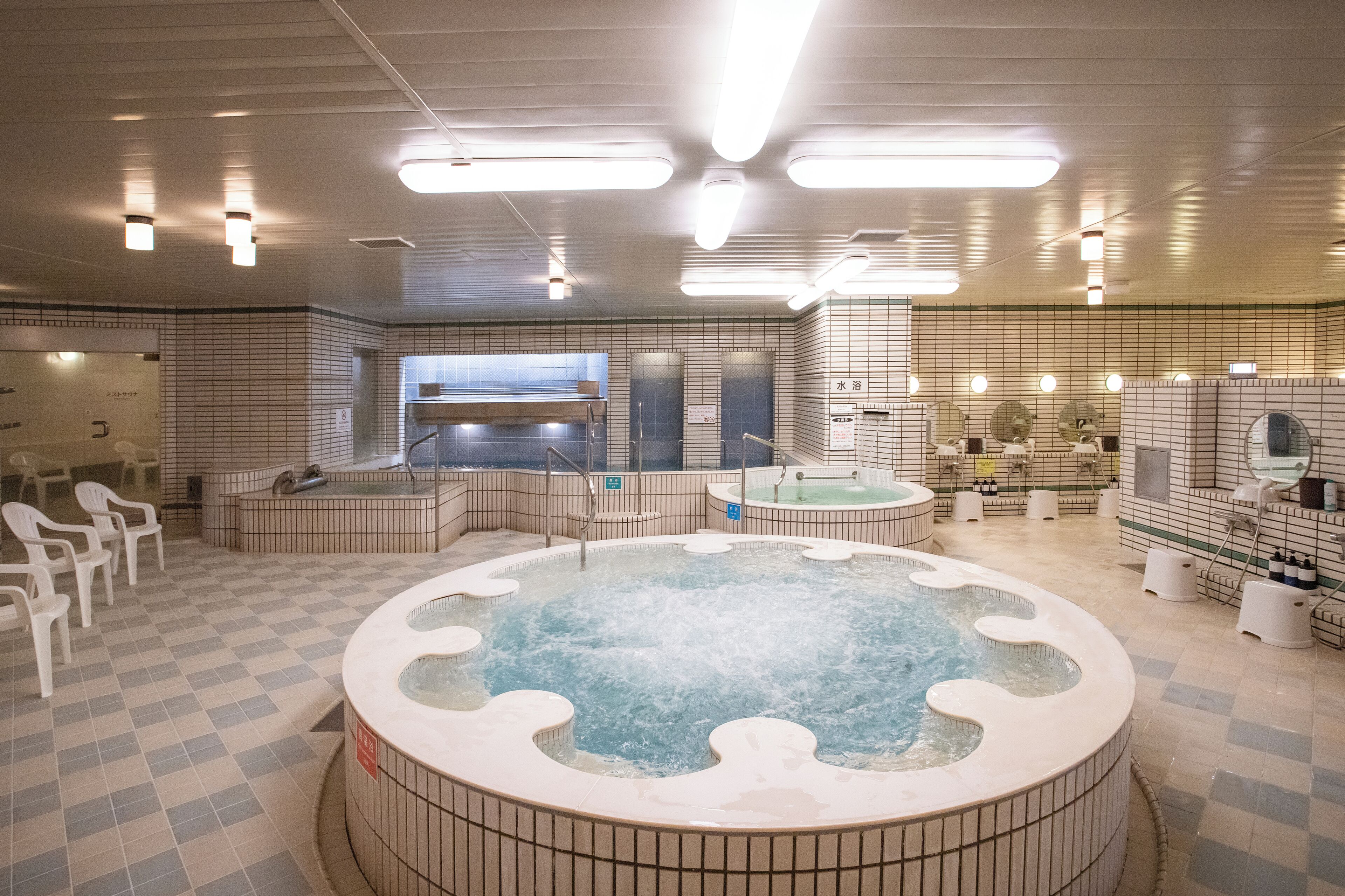 Sauna, hot tub, steam room