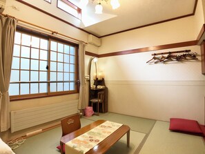 Japanese-Style Room with Private Bathroom - Non-Smoking | Individually decorated, individually furnished, desk, iron/ironing board - Pension Puppy Tail (Hakodate)
