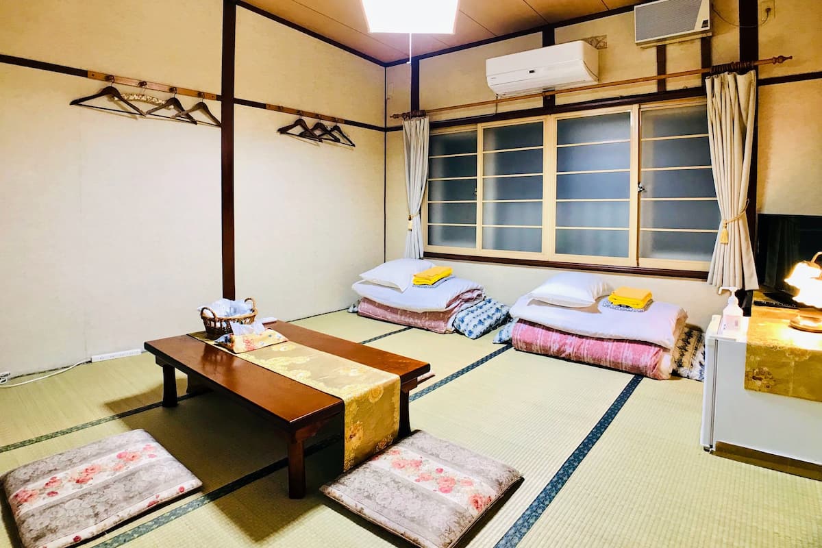 Traditionele kamer, niet-roken, gedeelde badkamer (Japanese-Style) | Individueel gedecoreerd, individueel gemeubileerd, een bureau