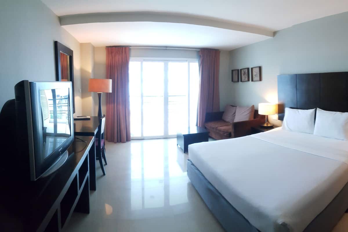 Standard Spring | Minibar, in-room safe, desk, free WiFi