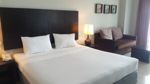 Minibar, in-room safe, desk, free WiFi - Summer Spring Hotel (Pattaya)