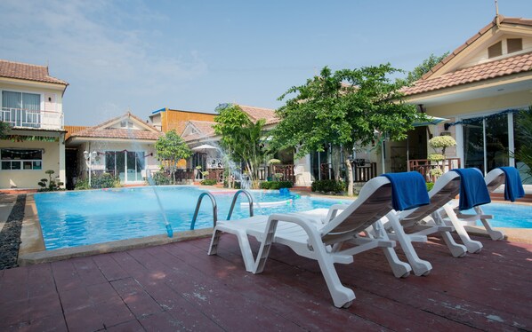 Outdoor pool, pool loungers