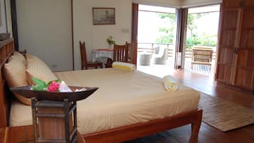 Villa de luna de miel, 1 cama de matrimonio grande, vistas a la playa, frente a la playa | Ropa de cama de alta calidad, minibar, caja fuerte y escritorio
