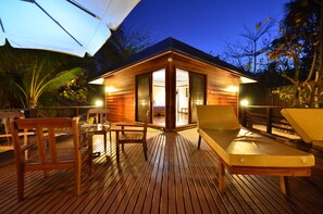 Biệt thự dành cho gia đình, nhiều giường, quang cảnh bãi biển, sát bãi biển | Hiên