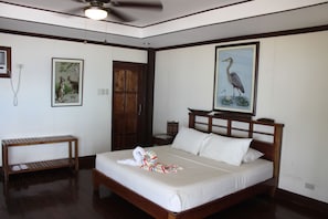 Honeymoon Villa, 1 King Bed, Beach View, Beachfront