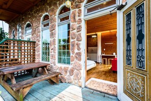 Double Room | Terrace/patio - Ocean Log Pension (Seogwipo)