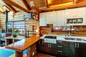 家庭独立别墅 | 私人厨房 | 冰箱、微波炉、炉灶、电饭煲