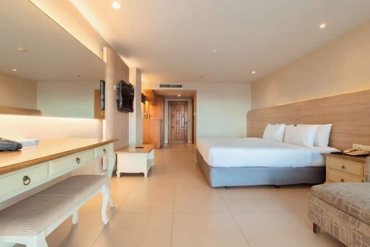 In-room safe, desk, blackout drapes, rollaway beds