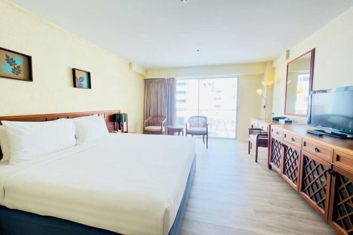 In-room safe, desk, blackout curtains, rollaway beds