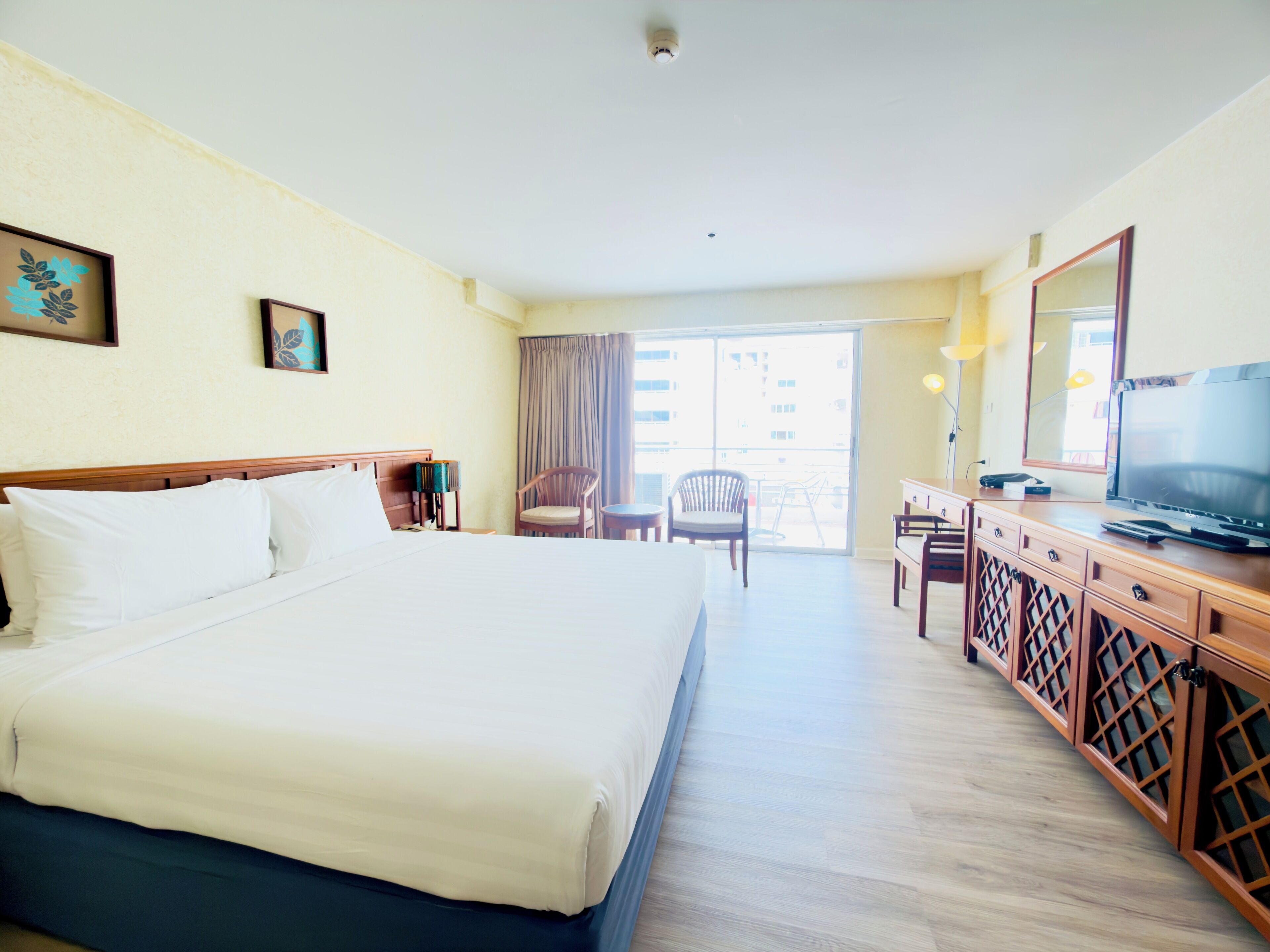 Habitació estàndard, balcó | Caixa forta a l'habitació, escriptori i cortines opaques 