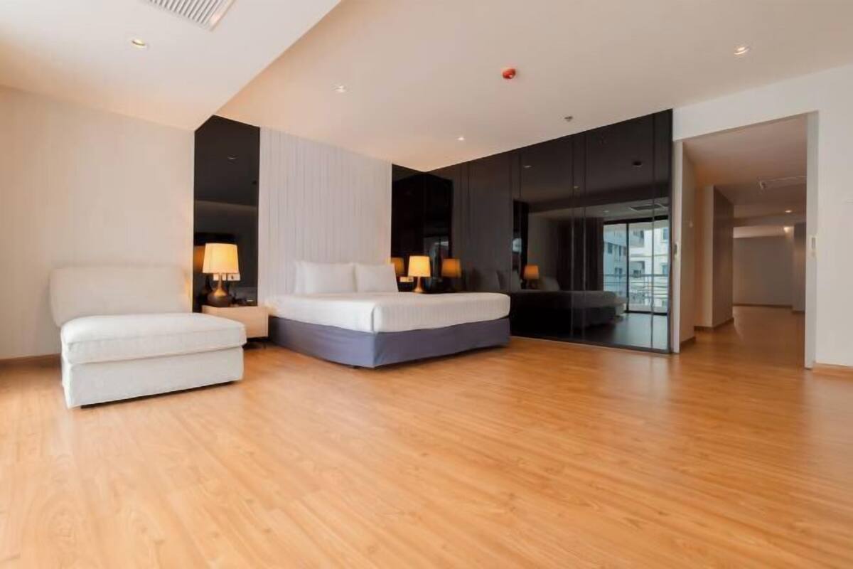 In-room safe, desk, blackout drapes, rollaway beds (surcharge)