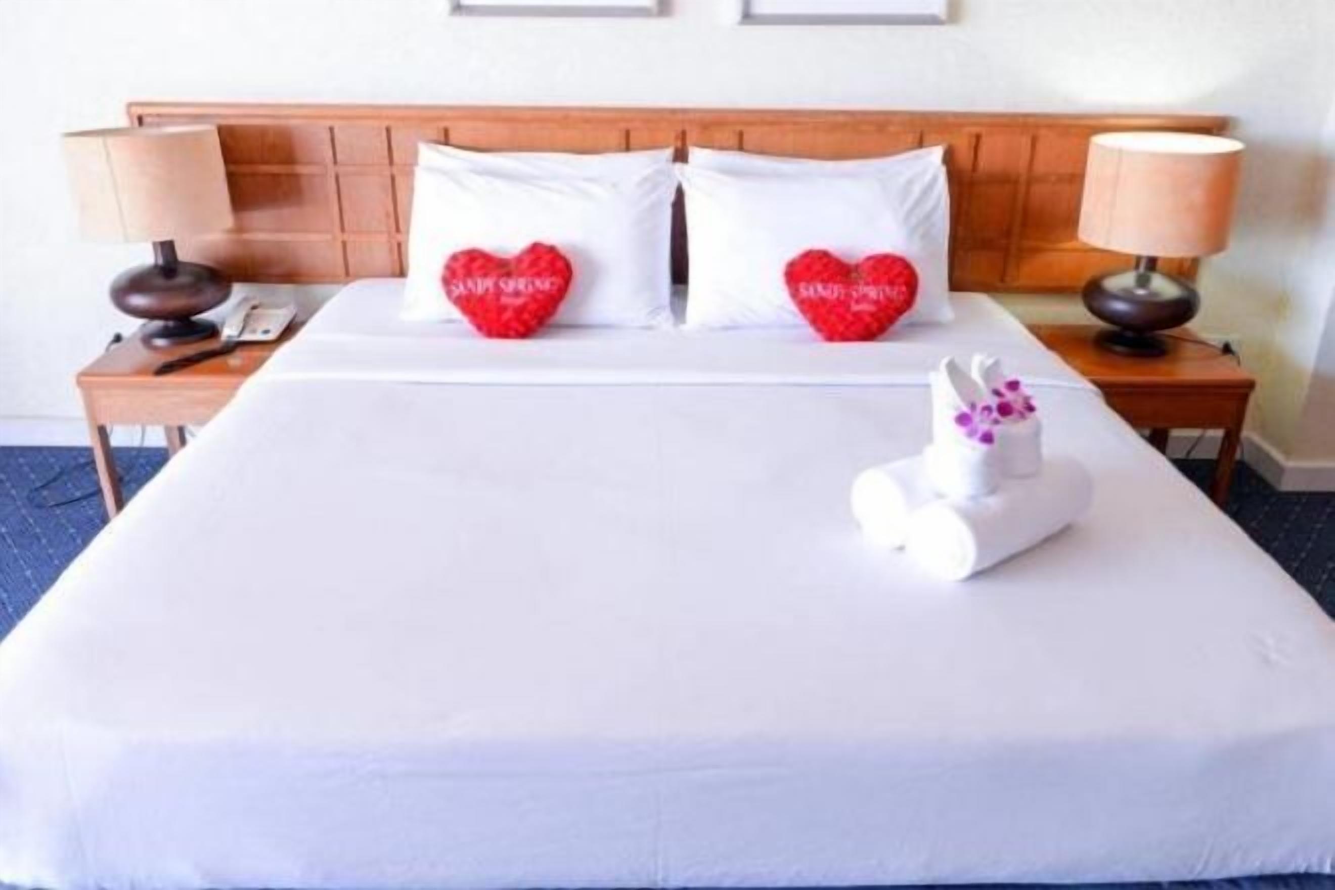 Zimmersafe, Schreibtisch, Verdunkelungsvorhänge, Zustellbetten