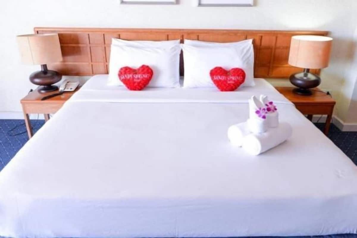 Zimmersafe, Schreibtisch, Verdunkelungsvorhänge, Zustellbetten