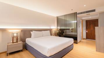Grand Room, Sea View | In-room safe, desk, blackout curtains, rollaway beds