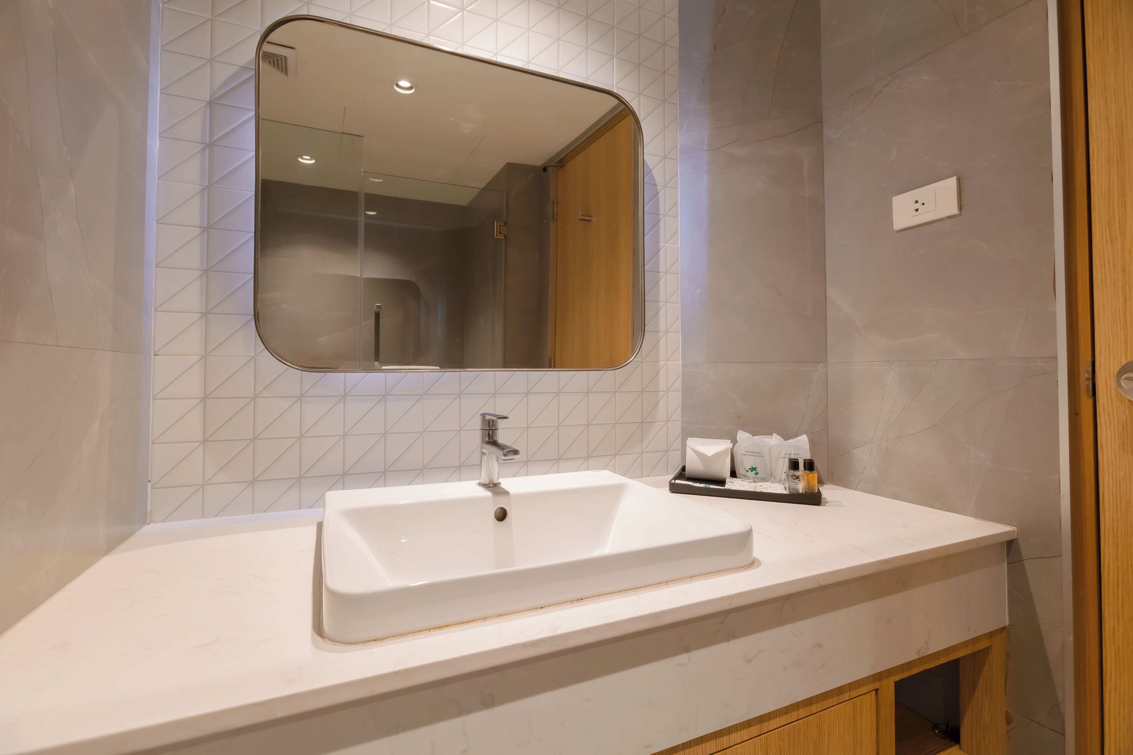 Photo - Sandy Spring Hotel