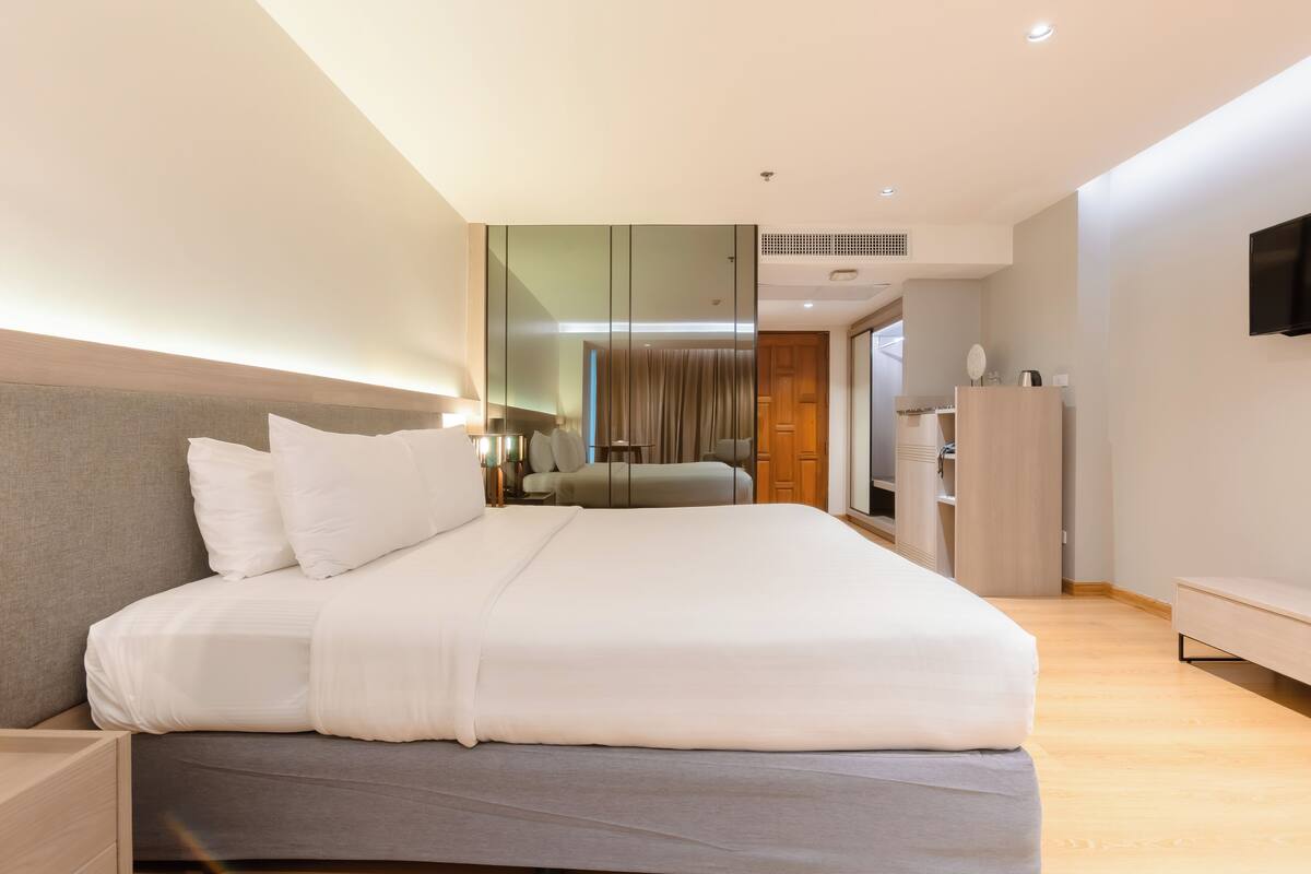 Grand Room | In-room safe, desk, blackout drapes, rollaway beds (surcharge)