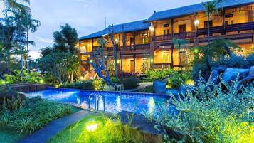 Outdoor pool, pool umbrellas
