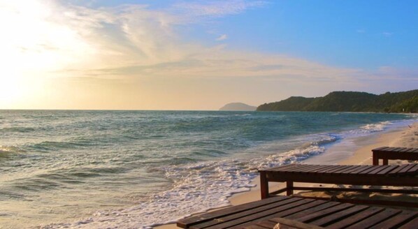 บนชายหาด