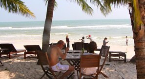 Breakfast, lunch, dinner served; international cuisine