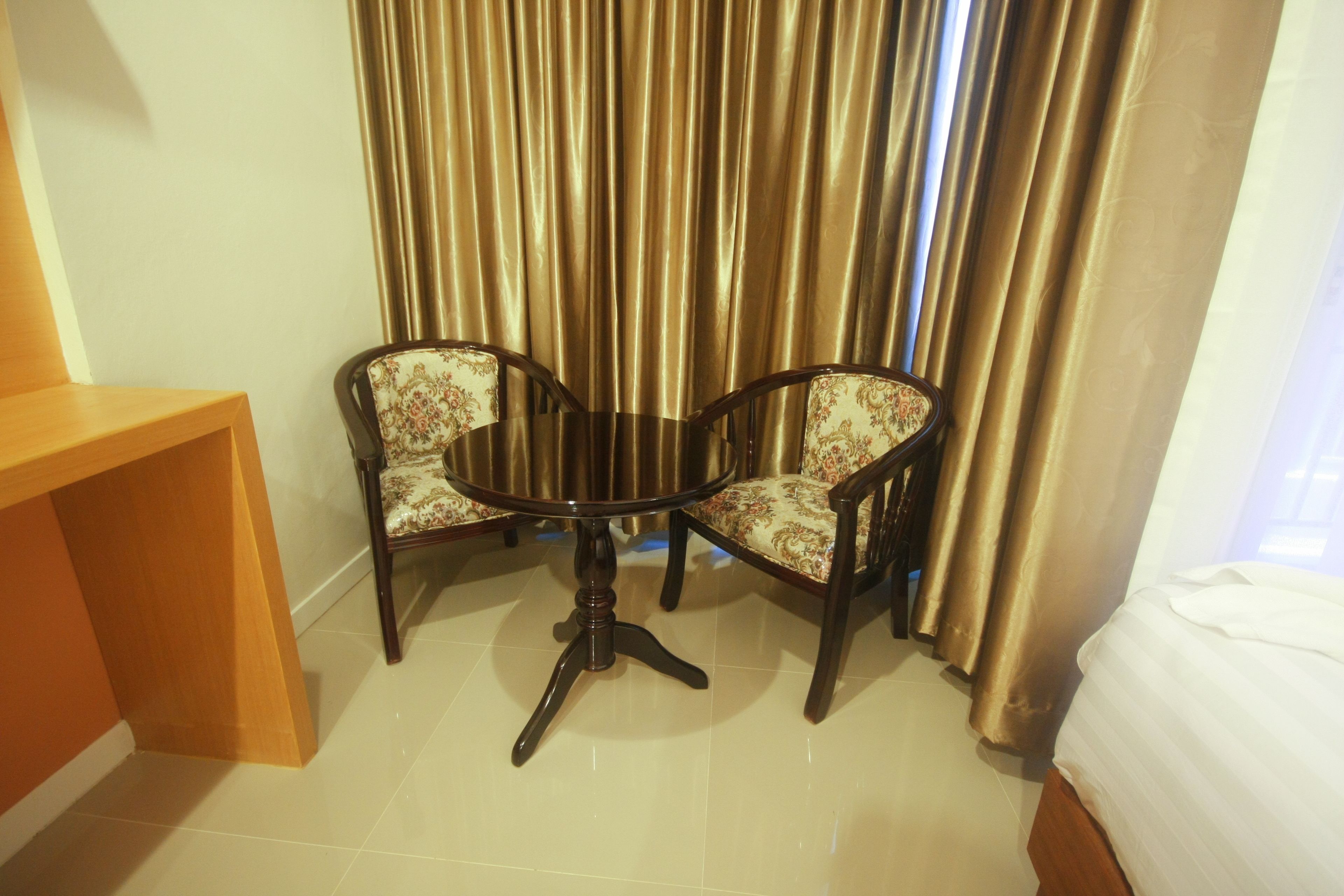 premium bedding, minibar, desk, free wifi