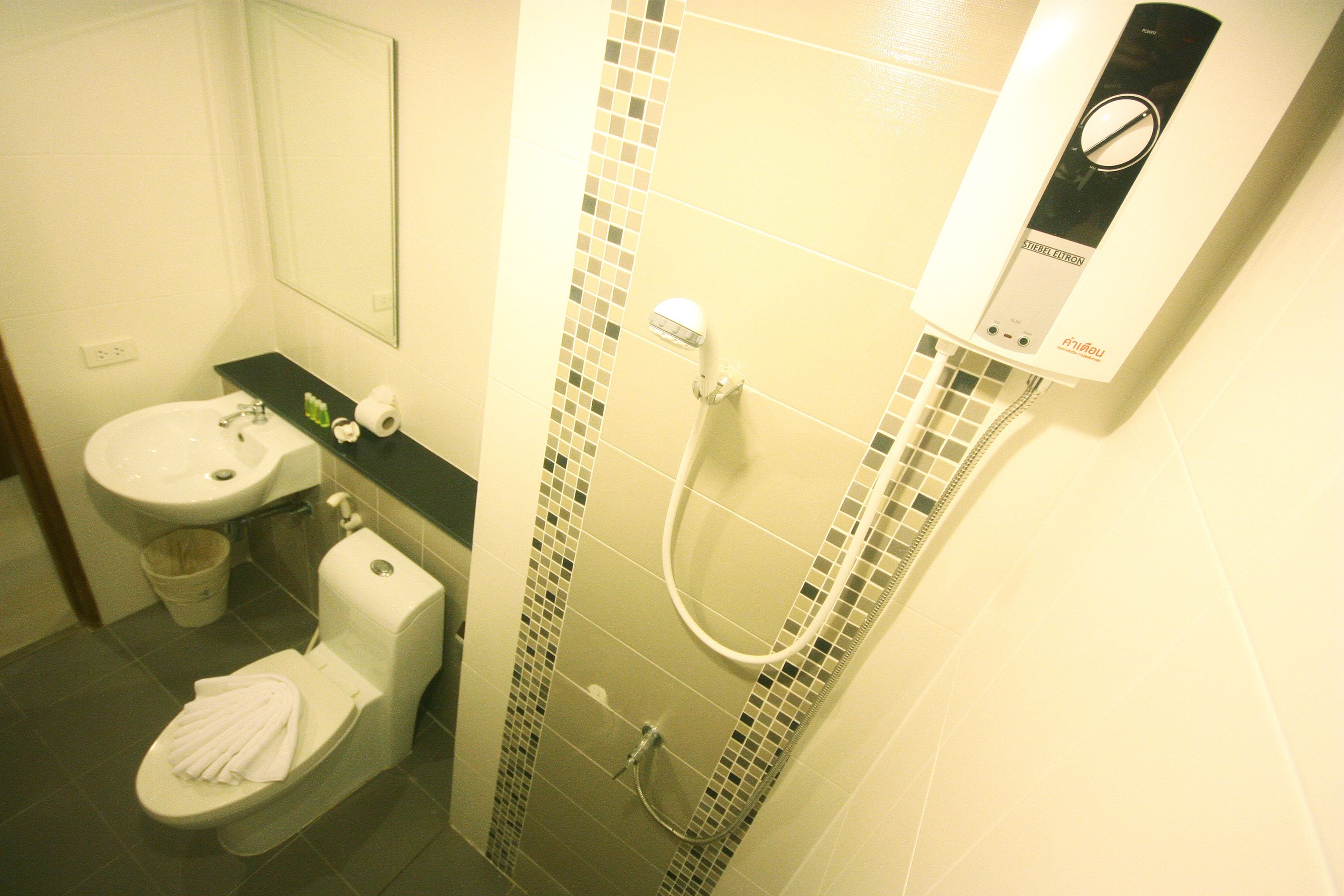 shower, free toiletries, hair dryer, towels