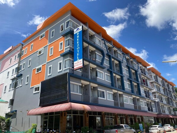 Exterior - Breezotel (Patong)