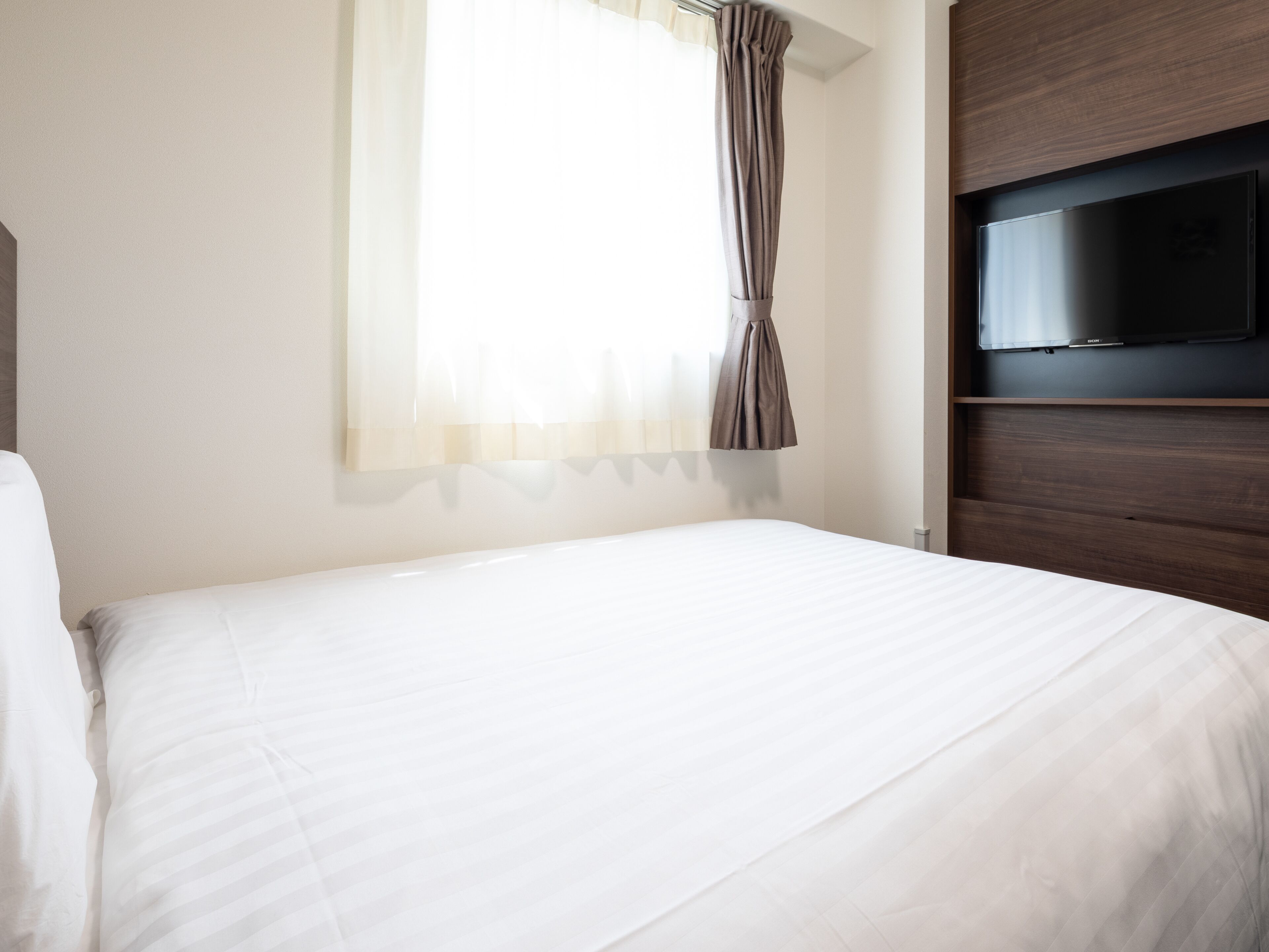 standard double room, non smoking | in-room safe, desk, blackout curtains, soundproofing