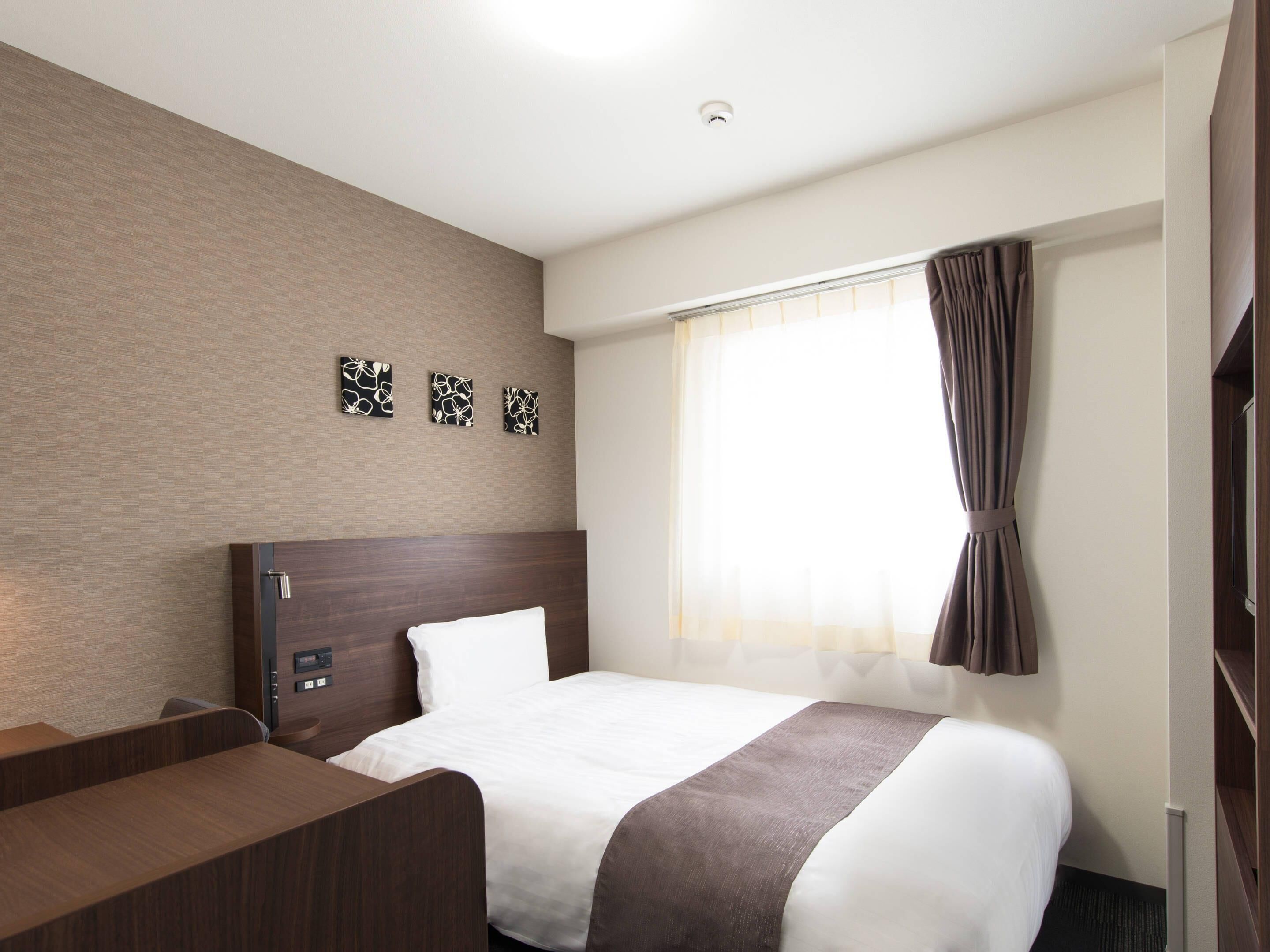 Standard Double Room, Non Smoking | In-room safe, desk, blackout drapes, soundproofing