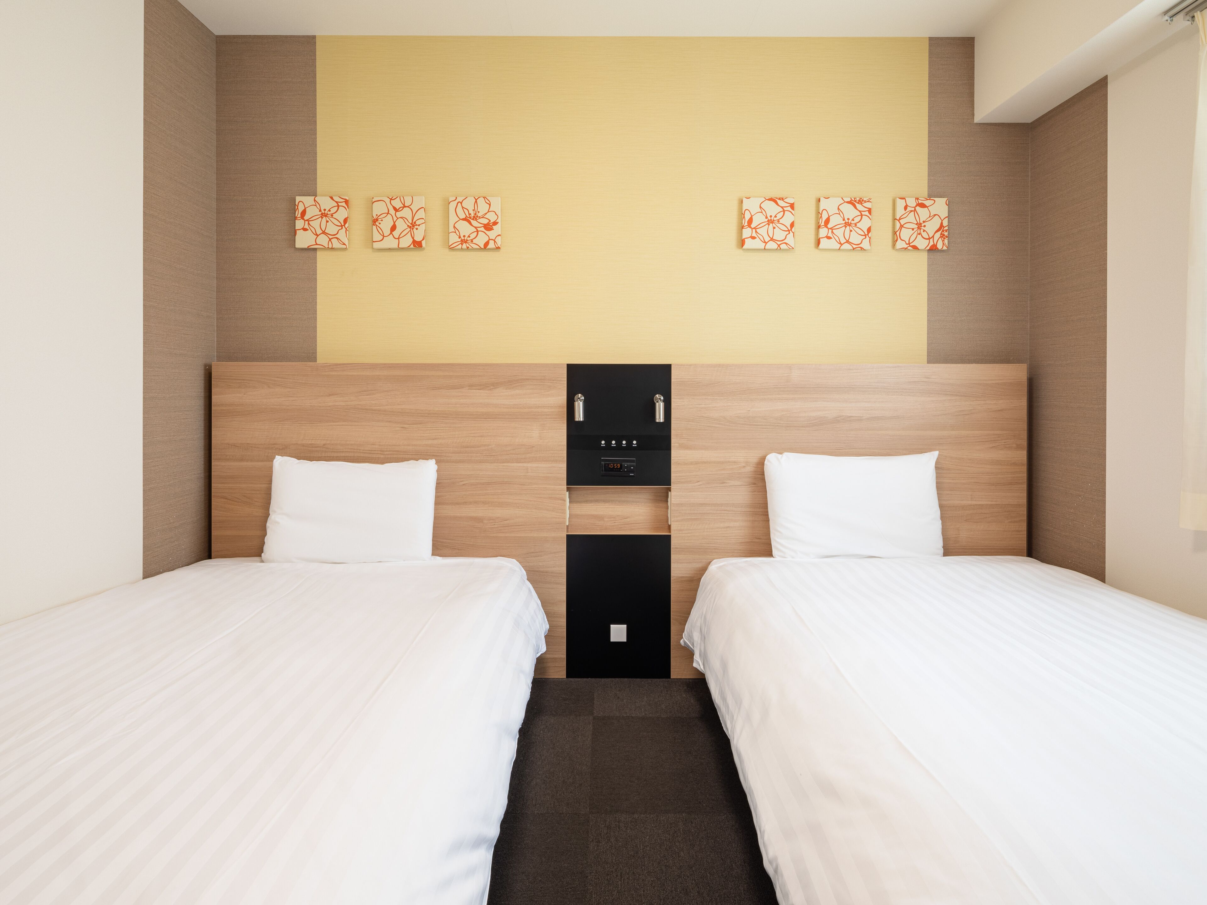 standard room, 2 single beds, non smoking | in-room safe, desk, blackout curtains, soundproofing