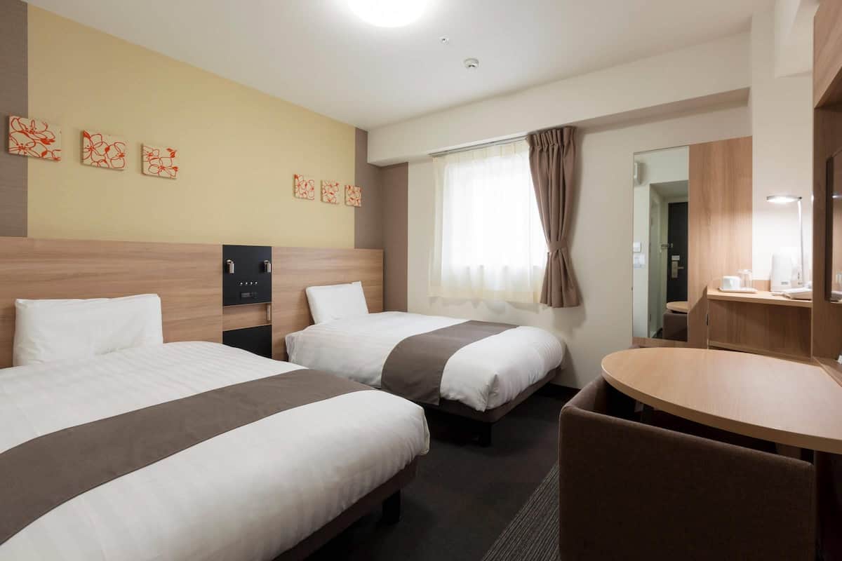 Standard Room, 2 Single Beds, Non Smoking | In-room safe, desk, blackout curtains, soundproofing