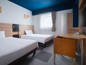 In-room safe, desk, blackout curtains, soundproofing - Comfort Hotel Wakayama (Wakayama)